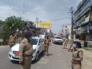 IMG-20200407-WA0005-300x225 ड्यूटी पर नियुक्त पुलिस बल को अपने स्वास्थ्य के साथ-साथ जनता की पूर्ण रूप से सेवा करने हेतु निर्देशित किया गया-श्रीमान वरिष्ठ पुलिस अधीक्षक